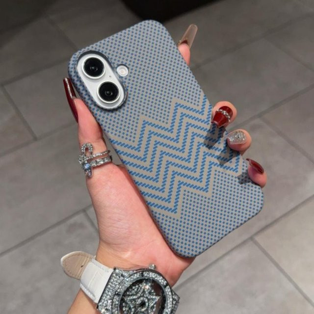 Magnetische Ultra-dünne Carbonfaser-Textur Hülle für Apple iPhone 17 16 15 14 Pro Max Plus, Stoßfestes Mattes Hartschalen Cover mit MagSafe, Farbe: Blau - Bild 1