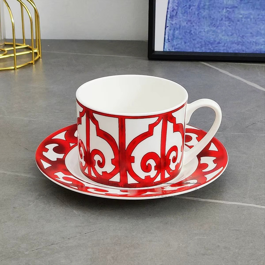 RETYLY Kaffeetassen und Untertassen Set aus Bone China in Rot - Bild 2