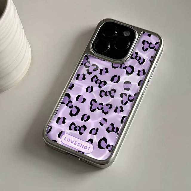 DecoPhone Stoßfeste Handyhülle mit lila Leopardenmuster, Schleife und silbernem Rand für iPhone 17, 16, 15, 14 Pro Max mit Hydrogel-Rückplatte - Bild 1