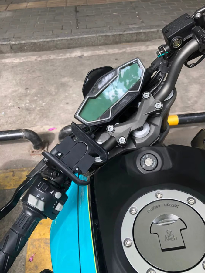 FB Mondial Smartphone Halterung für GPS für Flat Track 125 HPS 250 Hipster HPS 300 Pagani 1948 Sport Classic SMT SMX 125 in Schwarz und Silber - Bild 2