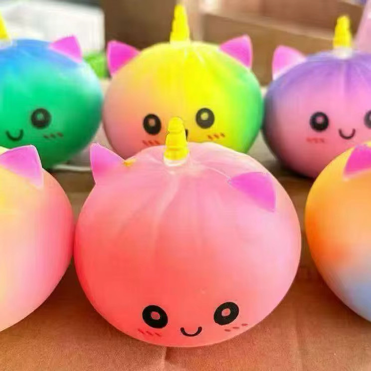Adoowoo Einhorn-Brötchen Dekompressionsspielzeug in bunten Farben als Desktop-Ornament für Kinder - Bild 4
