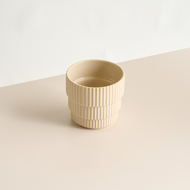 Keramik Übertopf BLUME2000 modern gerillt in Beige/Weiß, Höhe: 17 cm, Breite: 16 cm, Tiefe: 17 cm - Bild 1