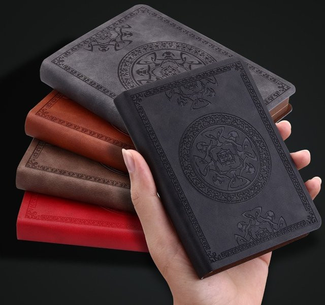 Kreatives Mini-Notizbuch im Taschenformat mit Hardcover und linierten Seiten aus Kunstleder in Schwarz oder Braun - Bild 1