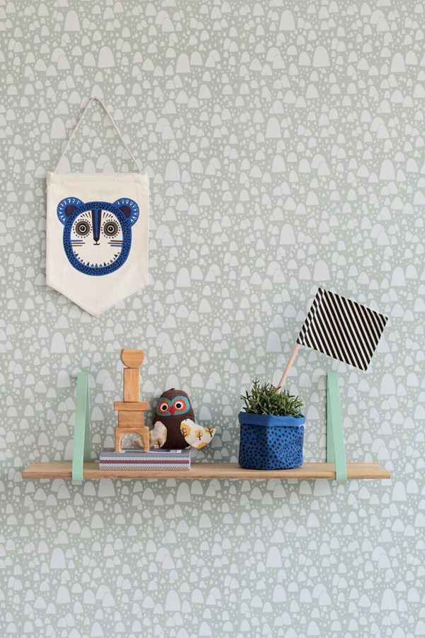 Ferm Living Tapete Mountain Tops in Mint Green mit Landschaftsmotiv für das Kinderzimmer - Bild 1