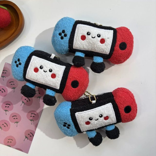 ZAKOL Schlüsselanhänger Spielkonsole Plüsch Puppe, Unisex - Bild 1