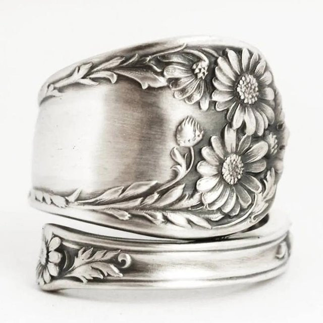 Huitan Ring, breiter Ring mit geschnitzten Blumen, Antike Farbe, Damen - Bild 1