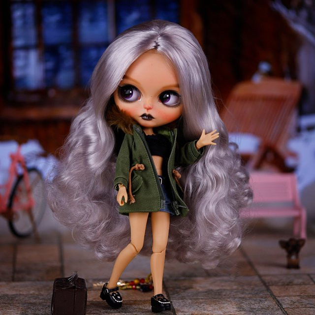 ICY DBS Blyth 1/6 Puppen-Set mit handbemaltem Gesicht, brauner Haut, langen Wimpern und Sleepy Eyes in Mehrfarbig - Bild 1