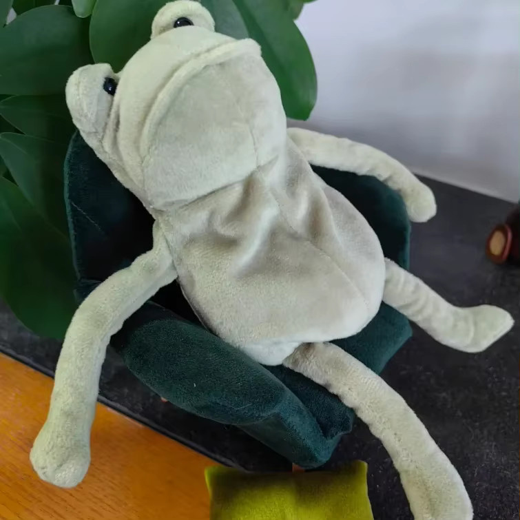 XUYUAN Kawaii Trauriger Frosch Ornament in Grün als Schreibtischdekoration und Heimdekorationszubehör - Bild 2