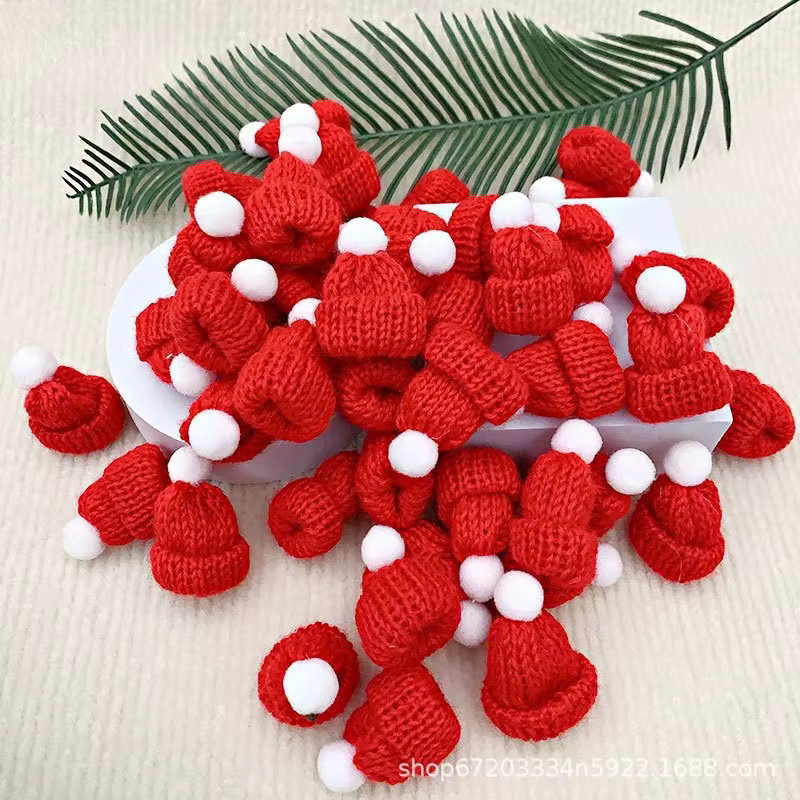 10 Stück Mini-Weihnachtsmützen-Pompons in Rot aus Textil für deine Basteldekoration und Weihnachtsbaumornamente - Bild 4