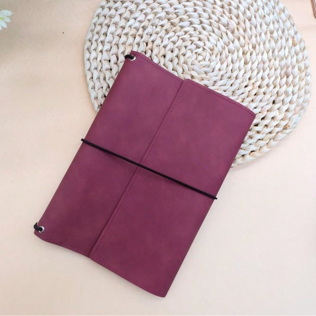 XYNN Retro Kassenbuch Aufbewahrungsmappe und Notizblock Set in A5, Bordeaux/Rot/Lila mit Gummiband - Bild 1