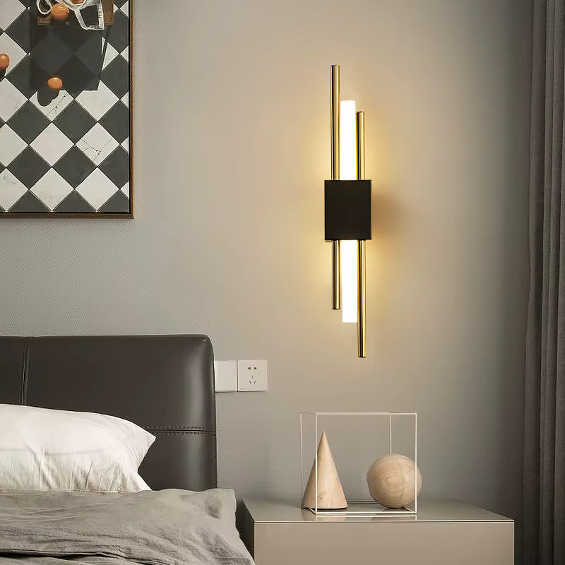 Moderne LED-Wandleuchte von Ramalho in Gold/Messing für Wohnzimmer, Schlafzimmer und Badezimmer - Bild 2