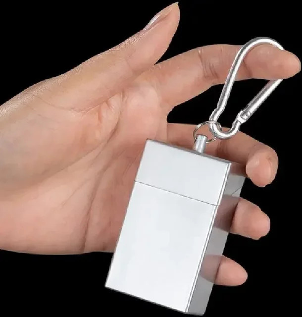 Tragbarer Mini Aschenbecher mit Schublade und Karabiner-Schlüsselkette aus Metall in Camouflage und Silber - Bild 1