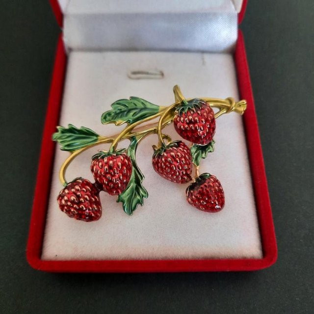 QATT Brosche Erdbeerfrucht-Design, Gold, Unisex - Bild 1