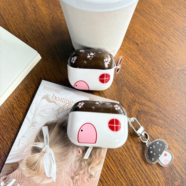 Schutzhülle mit Cartoon-Blumen- und Pilzhaus-Muster für Apple AirPods 1 2 3 4 Pro Pro 2 Pro 3 inklusive Anhänger, Mehrfarbig - Bild 1