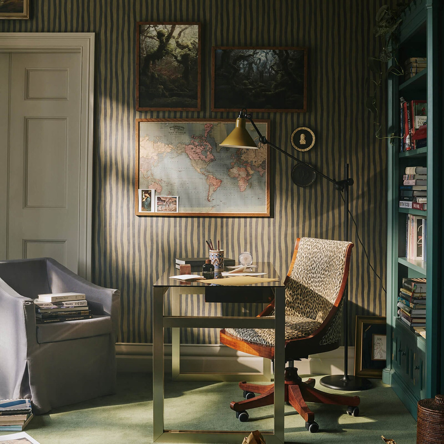 House of Hackney Tapete Artists Stripe Laurustine/Galaxias in Mehrfarbig mit abstraktem Streifendesign und Non-Woven-Material - Bild 1