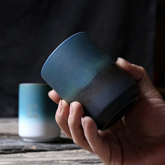 Japanische Steingut-Kaffeetasse mit Farbverlauf als Trinkgeschirr für Küche und Restaurant - Bild 1