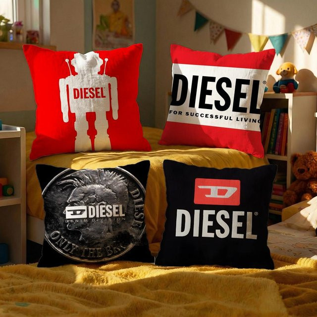 Diesel Kissenbezug 4er-Set mit Grafik-Design in Weiß und Rot, quadratisch - Bild 1
