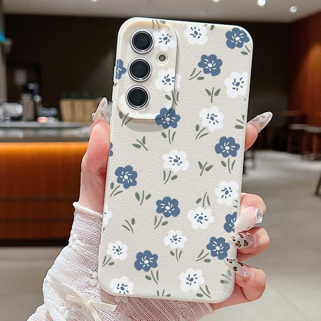 Samsung Handyhülle mit Blumenmuster und Lederstruktur aus mattem TPU für S25 Ultra, S24 FE, S23, S22, A16, A15, A56, A55, A36, A35, A17, A37, A57, A25 und S26 in Mehrfarbig - Bild 1
