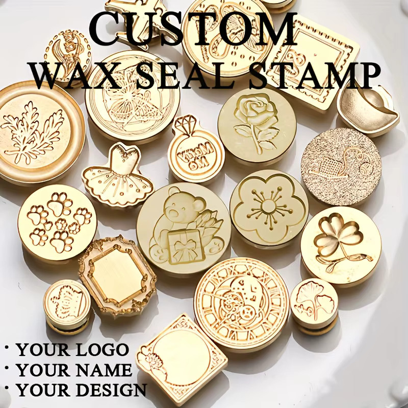 Personalisierter Wachssiegelstempel in Gold für individuelle Hochzeitseinladungen und Geschenke mit 25 mm oder 30 mm Durchmesser - Bild 3