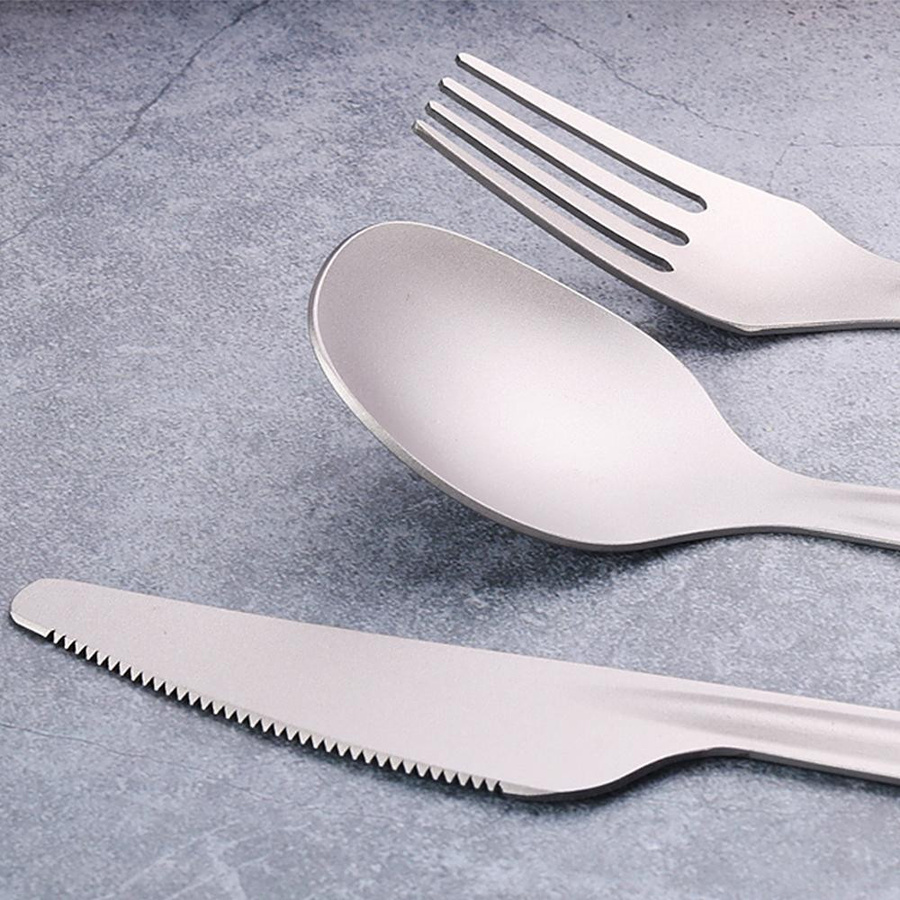 TOMSHOO 4-in-1 Titan-Besteckset in Silber Matt mit Löffel, Gabel, Messer und Flaschenöffner inklusive Aufbewahrungshalter - Bild 4