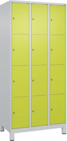 C+P Schließfachschrank Classic PLUS mit 3 Abteilen und Füßen, Viridingrün - Bild 1