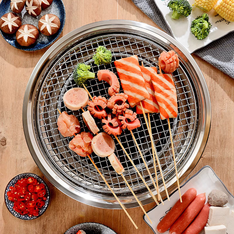Multifunktionaler 13-Zoll Koreanischer BBQ-Holzkohlegrill in Silber als runder Campinggrill und Tisch-Räucherofen mit Grillnetz - Bild 4