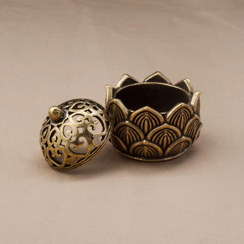 Dekorativer Weihrauchhalter Lotus aus Kupfer in Gold im Vintage-Design als Desktop-Ornament - Bild 4