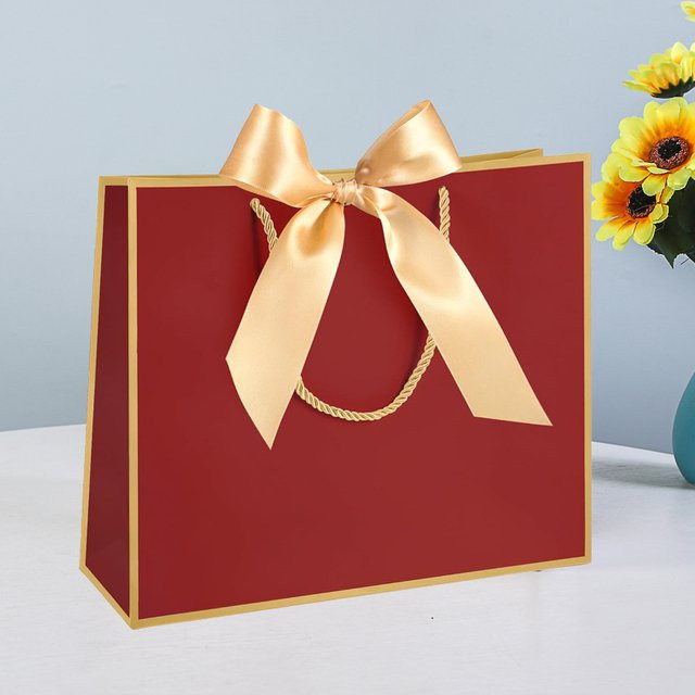 10-teiliges Set aus burgunderroten Papier-Geschenktüten und passenden Schleifenbändern für Hochzeiten und Dankeschön-Anlässe - Bild 1