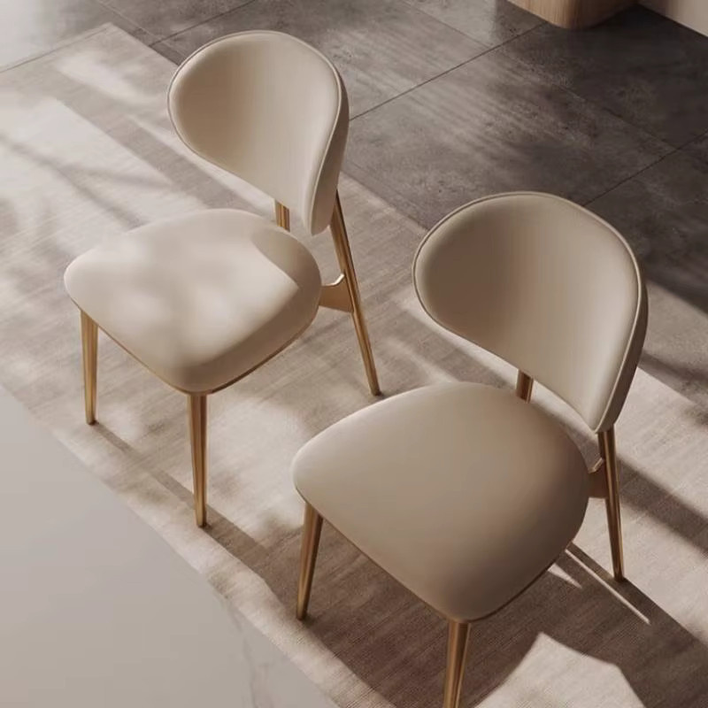 DUTRIEUX Esszimmerstuhl aus Kunstleder in Braun und Beige im modernen nordischen Design - Bild 2