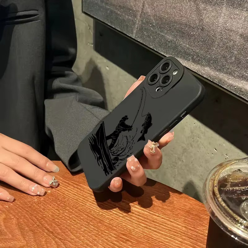 Silikon Handyhülle mit Line Fishing Man Muster für iPhone 11 bis 17 Pro Max in Schwarz - Bild 5