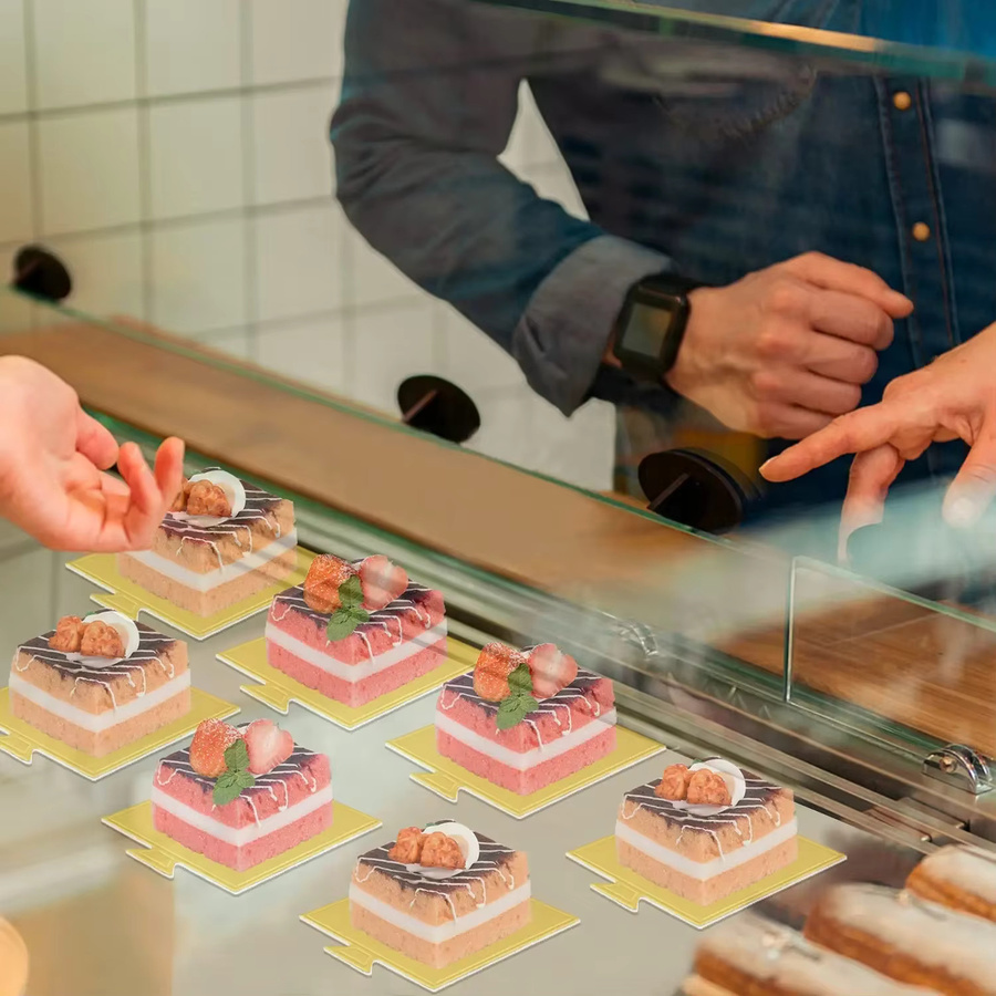 100 Stück Goldene Mini-Kuchenunterlagen aus Papier für Cupcakes und Desserts - Bild 2