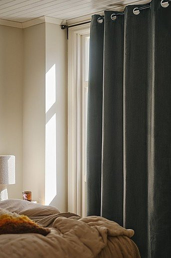 Jotex SHADOW Verdunkelungsvorhang mit Ösen in Anthrazit und Grau, Breite: 140 cm - Bild 1