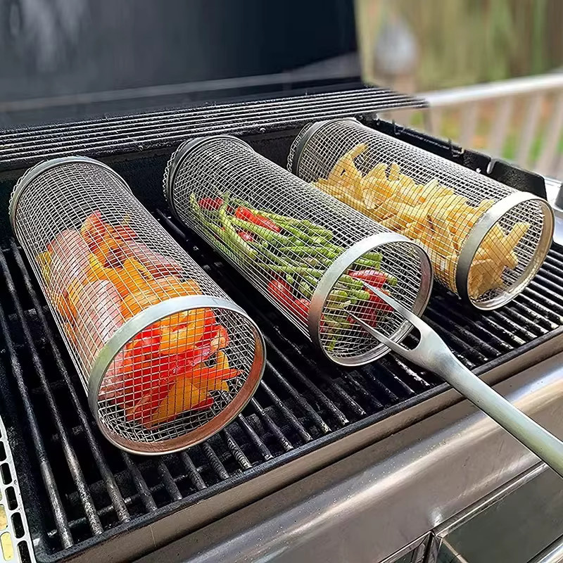 Edelstahl Grillkäfig in Silber als BBQ Zylinder und Mesh Trommel für das Räuchern und Outdoor-Grillen - Bild 2