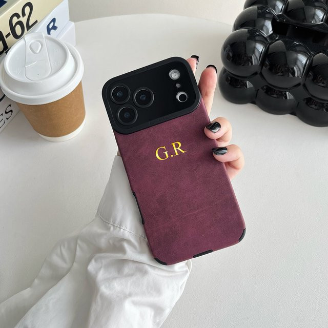 Individuell gestaltete iPhone Hülle aus Wildleder-Kunstleder mit 3D-Heißgoldfolien-Gravur von YLUOYI in Gold, Grau oder Multicolour - Bild 1