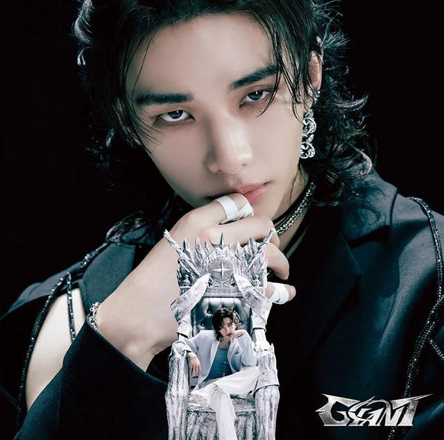 GIANT, Stray Kids, Limitierte Version - Bild 1