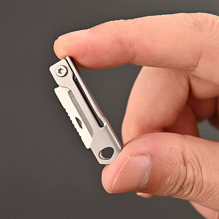 Mini-Klappmesser aus Edelstahl in Silber als Mehrzweck-Taschenmesser mit quadratischem Kopf für EDC und Outdoor-Einsätze - Bild 4