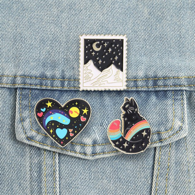 Miss Zoe Broschen, Galaxie-Emaille, Schwarzkatzen, Mond, Sterne, Unisex - Bild 1