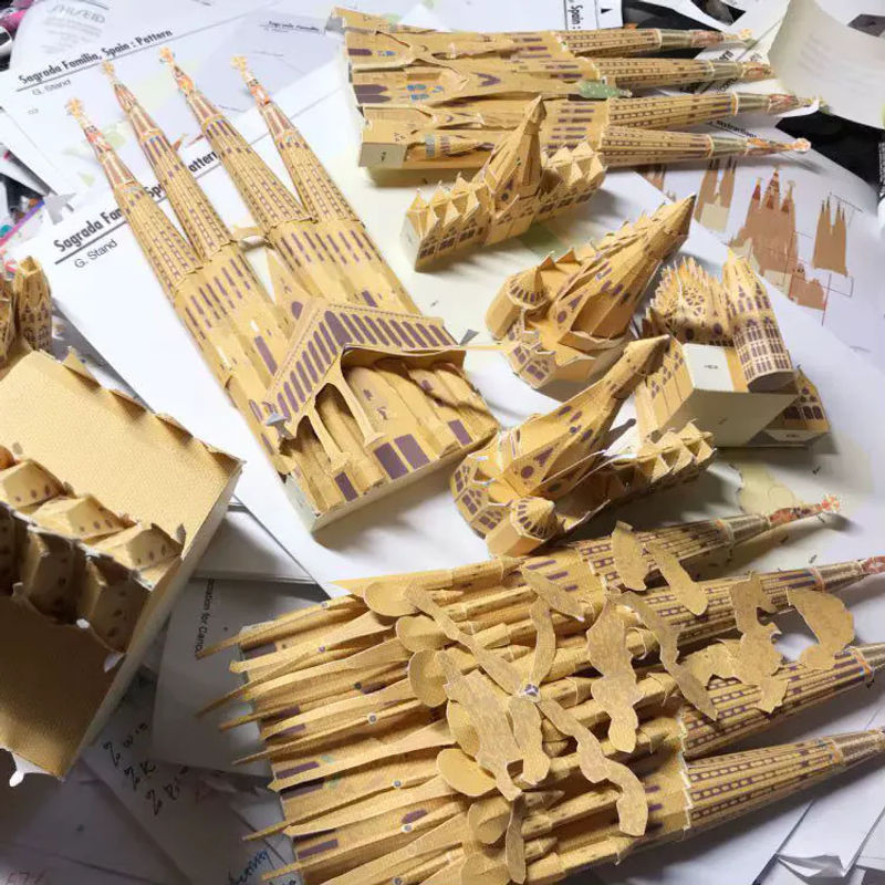 Moquerry Papiermodell Sagrada Familia Kathedrale DIY Bastelset in Beige - Bild 5