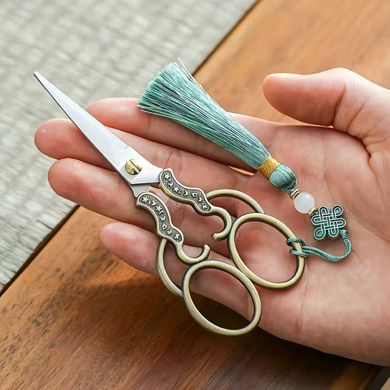 Vintage Kupferbeschichtete Schere mit Quaste aus Edelstahl in Gold und Grün für Stickerei, Nähen und Basteln - Bild 3