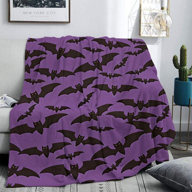 JMG Household Supplies Flanell Decke mit Fledermaus Nachtschatten Muster in Lila, weich und warm, B/H: 130 x 150 cm - Bild 1