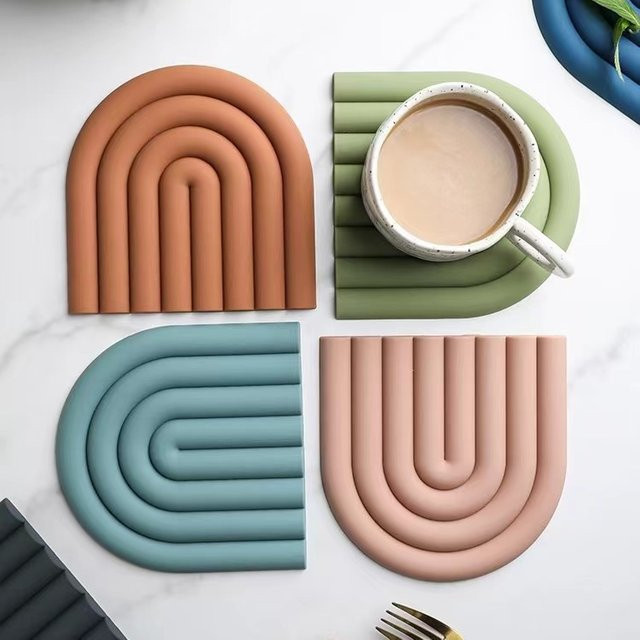 Multifunktionales Regenbogen-Silikon-Tischset als hitzebeständiger Untersetzer und Topflappen, Multicolor, Durchmesser: 15 cm - Bild 1