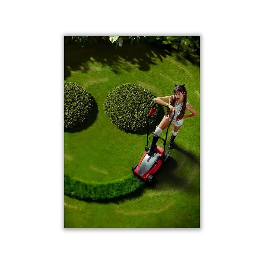 Selbstklebendes Nina Chuba Poster aus wasserfestem Papier für dein Zimmer oder die Bar - Bild 4