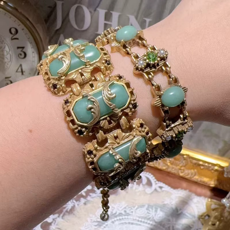 Armreif mit Anhänger, Vintage, Gold, Messing, Damen - Bild 1