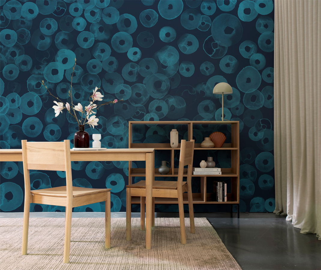 Coordonné Wandtapete Cellular Patterns in Sapphire Blau als Vlies-Tapete mit abstraktem Design - Bild 1