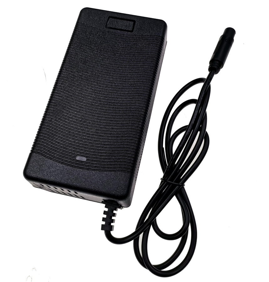 YYHQQBAD Ladegerät 54,6V 2A für 48V 13S Li-Ionen-Akku 18650 Batteriepack mit MI4-Julet 3105 Anschluss, Schwarz - Bild 2