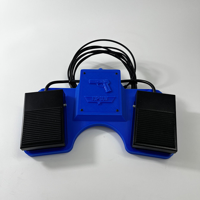 Multifunktionale USB-Lichtpistole für PC-Shooter-Spiele in Schwarz mit Pedal und 3D-Druck-Ersatz für Arcade-Spielknöpfe - Bild 1