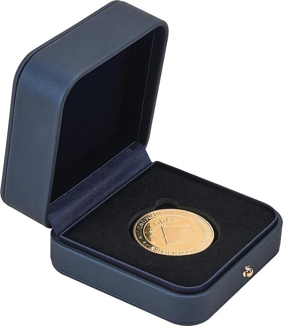 Quadratische Münzpräsentations-Box aus blauem Kunstleder mit schwarzem Samt-Inlay für 40 mm Münzen - Bild 1