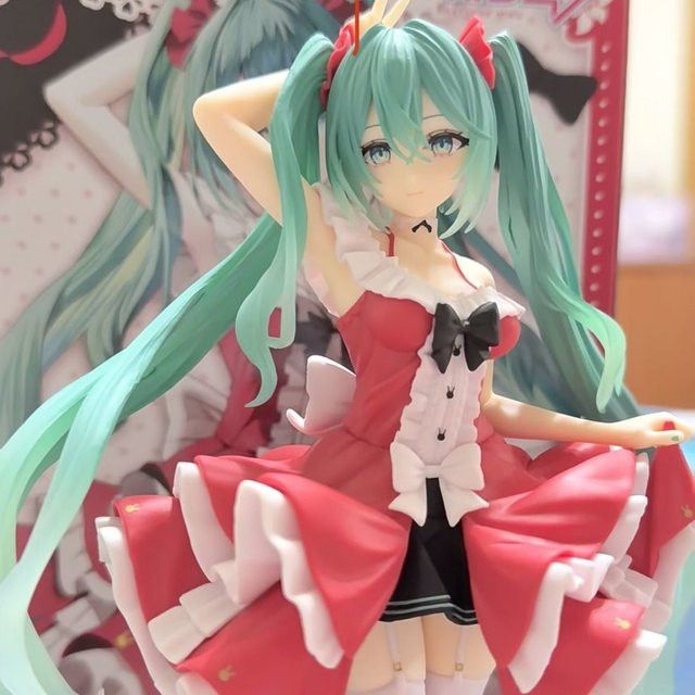 Bandai Hatsune Miku Lolita Anime Figur in Multicolor als dekoratives Modell für deinen Schreibtisch - Bild 1