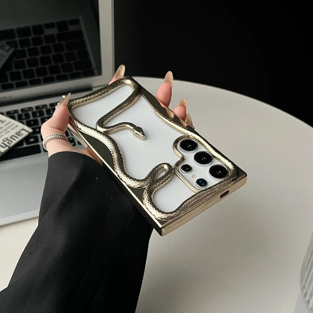 Luxuriöse 3D Schlangenmuster Silikon Schutzhülle für Samsung Galaxy S25 S24 S23 FE S22 Ultra S23 Ultra in Gold - Bild 1