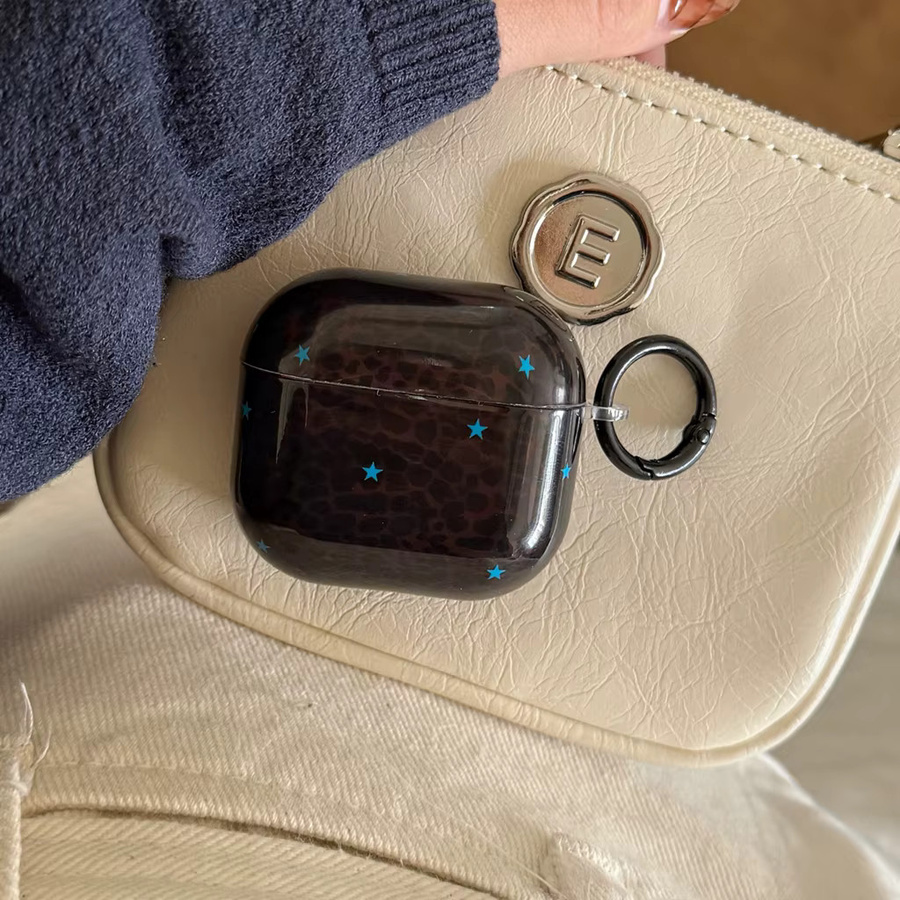 Apple AirPods Hülle mit Hirschhaut-Leopardenmuster und blauen Sternen sowie Anhänger für AirPods 1, 2, 3, 4 und Pro 2 - Bild 4